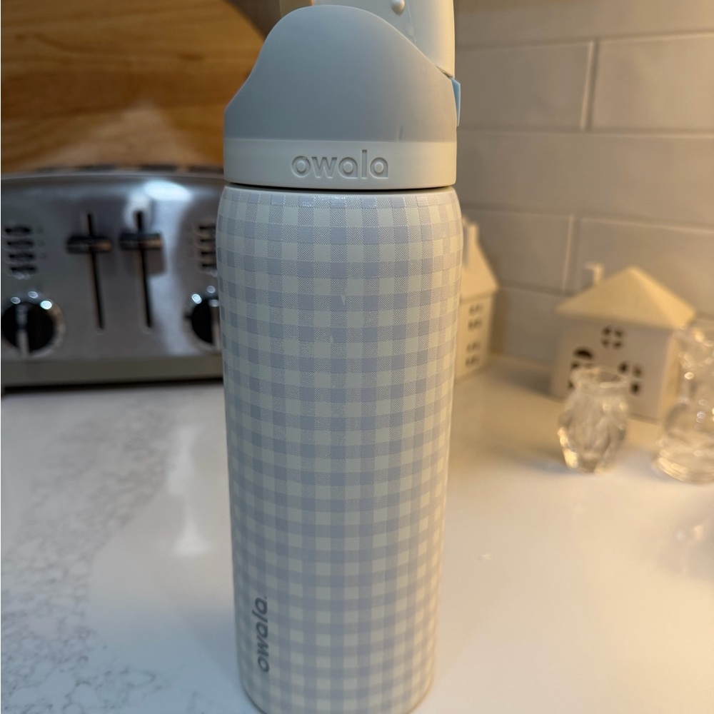 Owala 32 oz water bottle